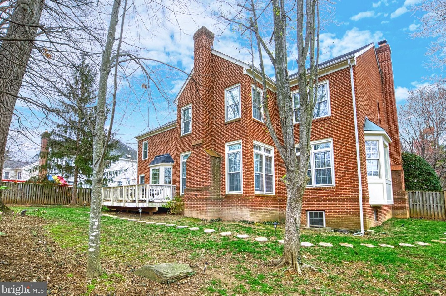 9701 Chilcott Manor Way, Vienna VA  22181-5400 exterior