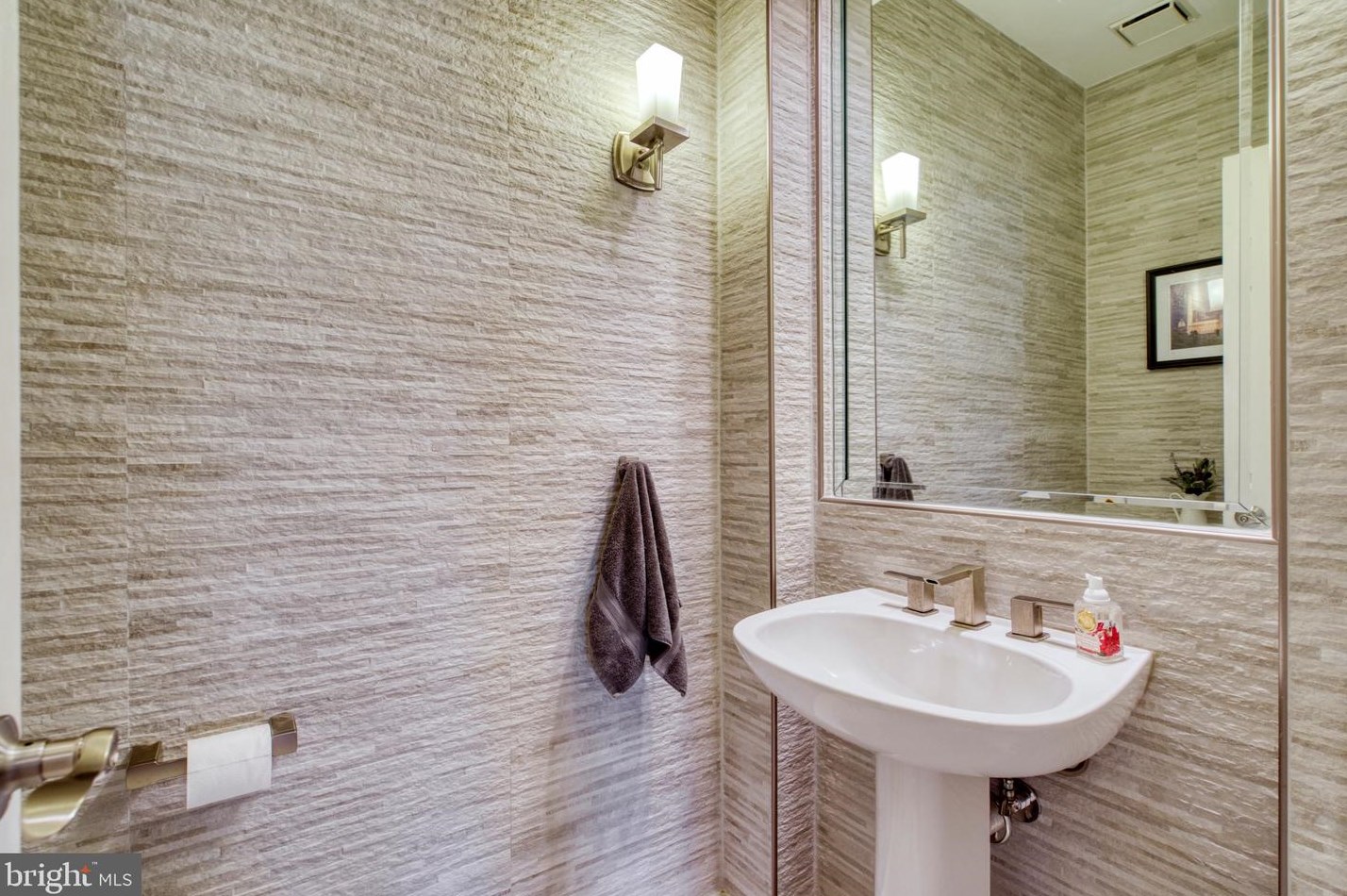 9701 Chilcott Manor Way, Vienna VA  22181-5400 exterior