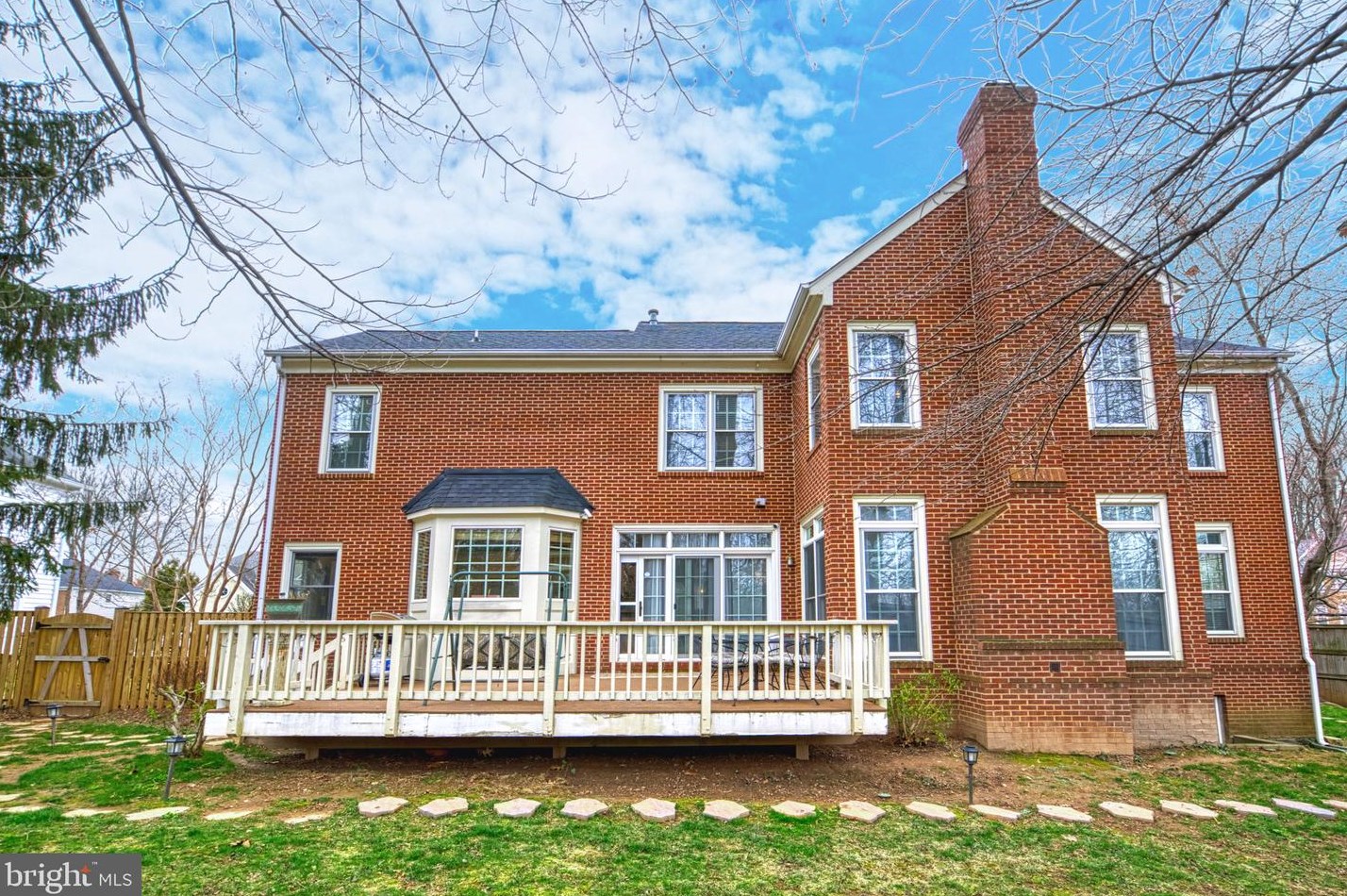9701 Chilcott Manor Way, Vienna VA  22181-5400 exterior