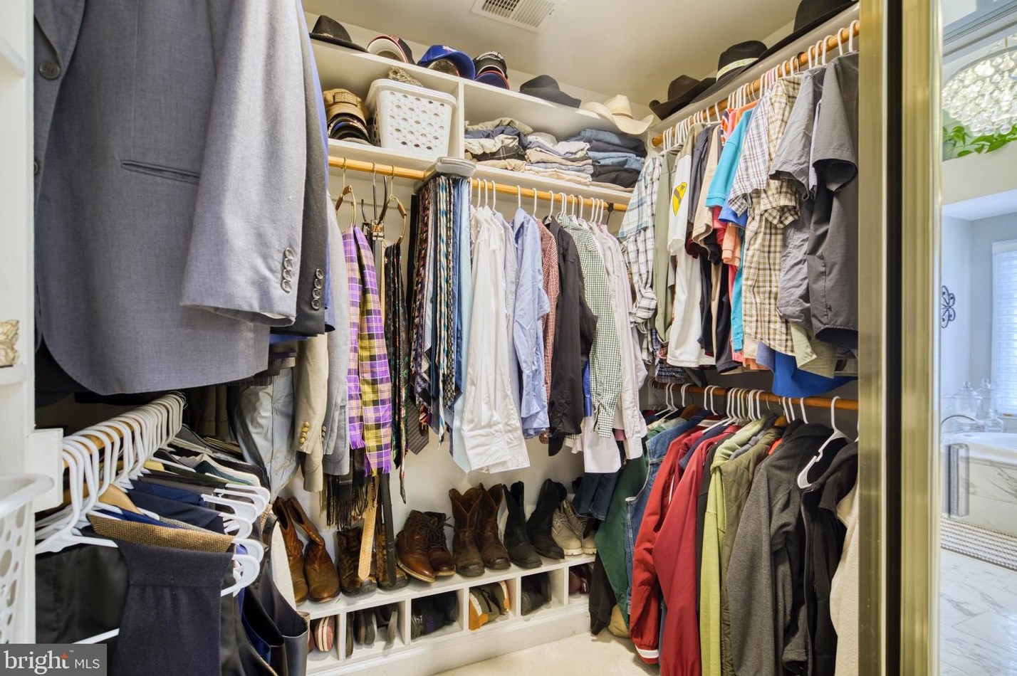 9701 Chilcott Manor Way, Vienna VA  22181-5400 exterior