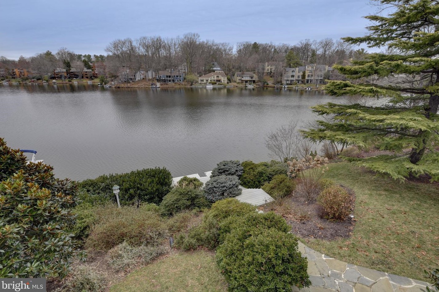 11074 Thrush Ridge Rd, Herndon, VA 20191