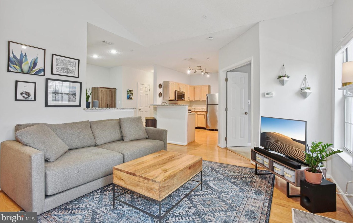 1700 Lake Shore Crest Dr #33, Herndon, VA 20190