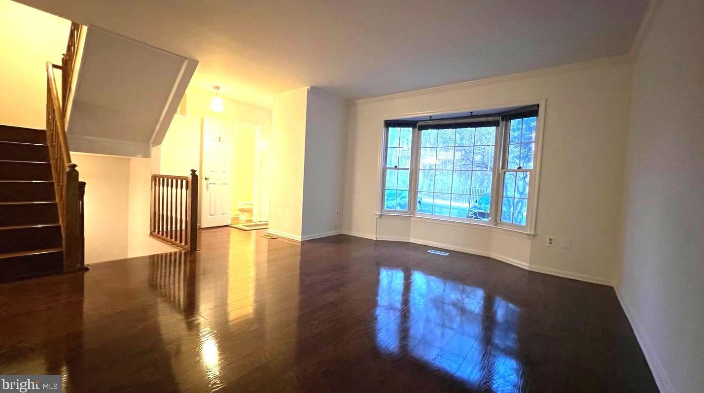 5726 Edgewater Oak Ct, Springfield, VA 22015