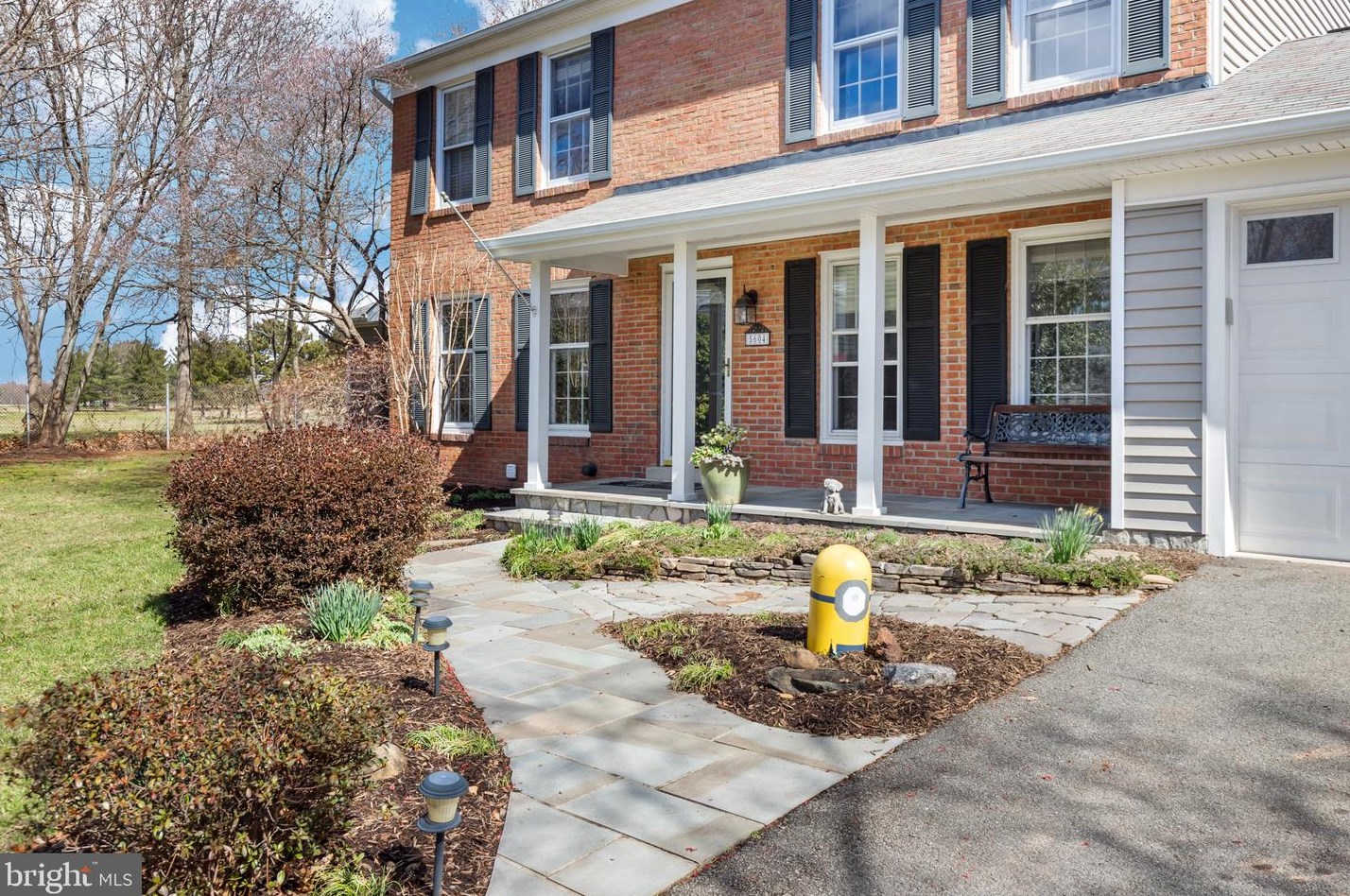 5604 Euphrates Ct, Centreville, VA 20120-1558