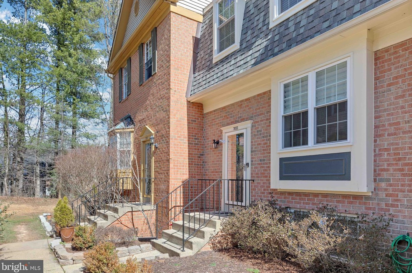 7033 Solomon Seal Ct, Springfield, VA 22152