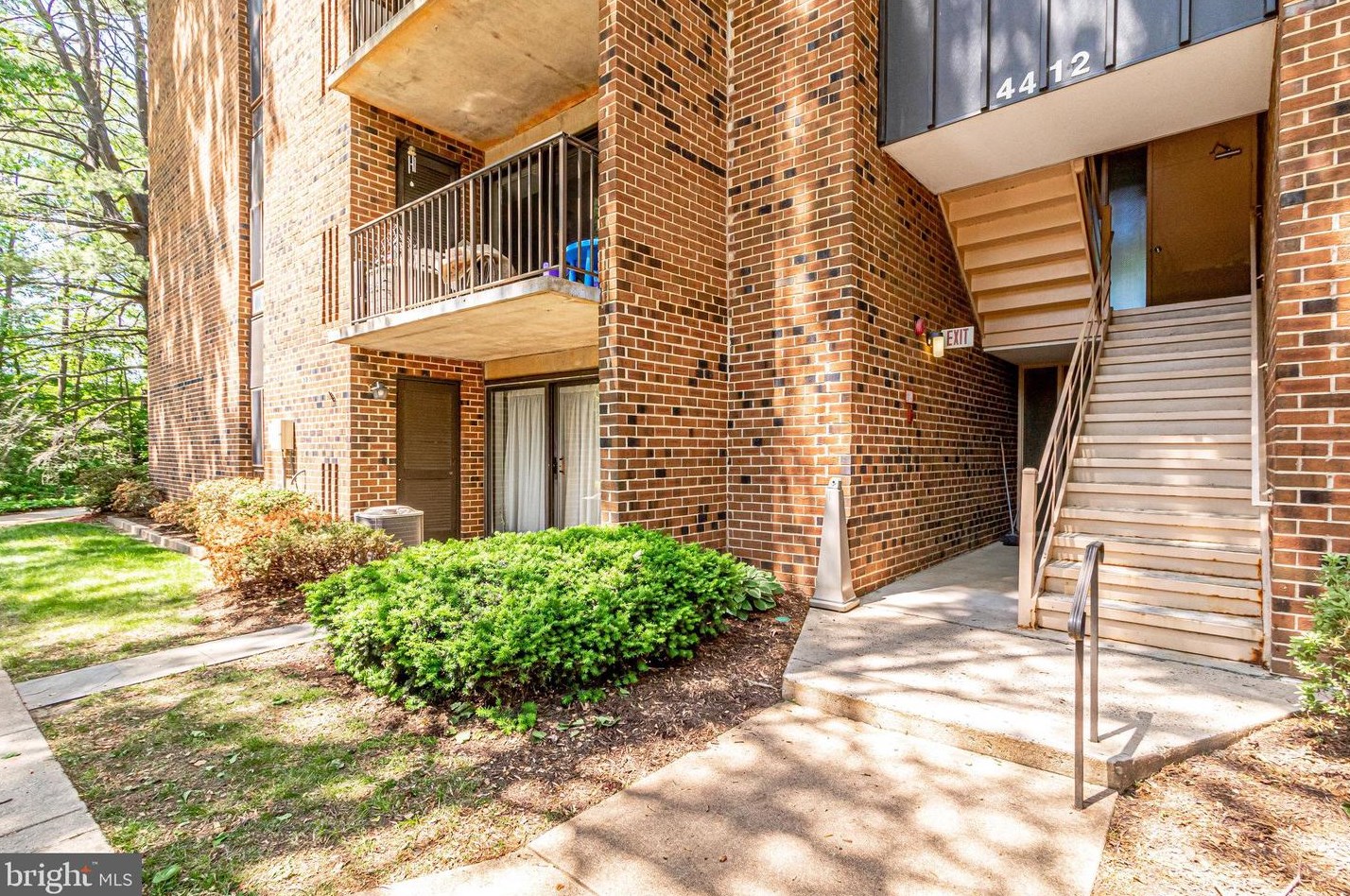 4416 Island Pl #303, Annandale, VA 22003