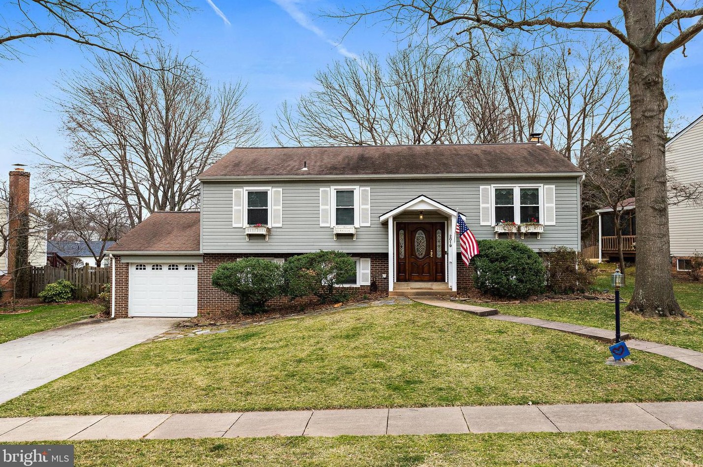 2019 Labrador Ln, Vienna, VA 22182-3325
