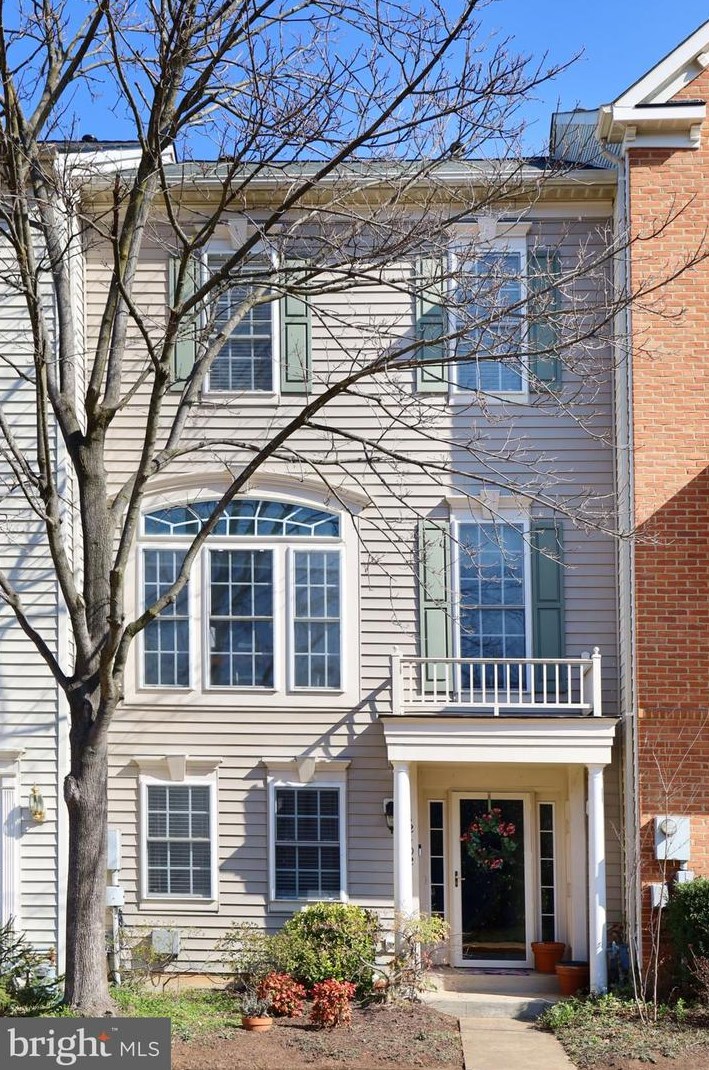 12402 Cedar Lakes Dr, Fairfax, VA 22033-4264