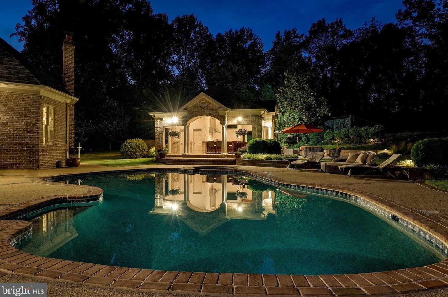 10504 Patrician Woods Ct, Great Falls, VA 22066