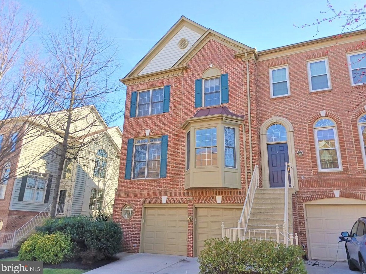 9512 Lagersfield Cir, Vienna VA  22181-6173 exterior