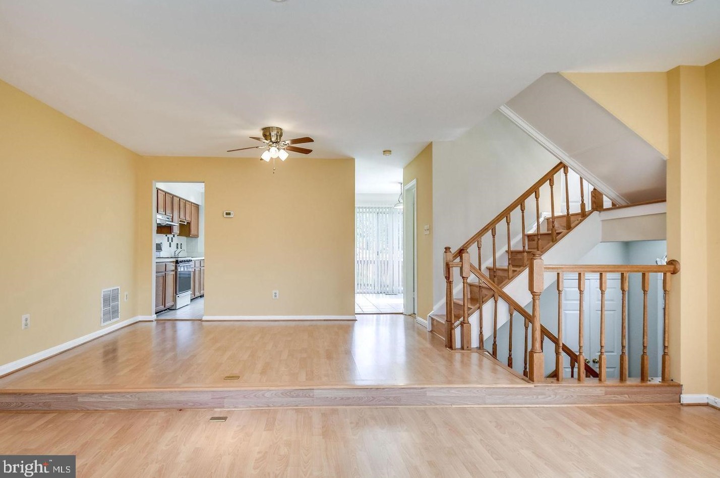 4216 Fox Lake Dr, Fairfax, VA 22033