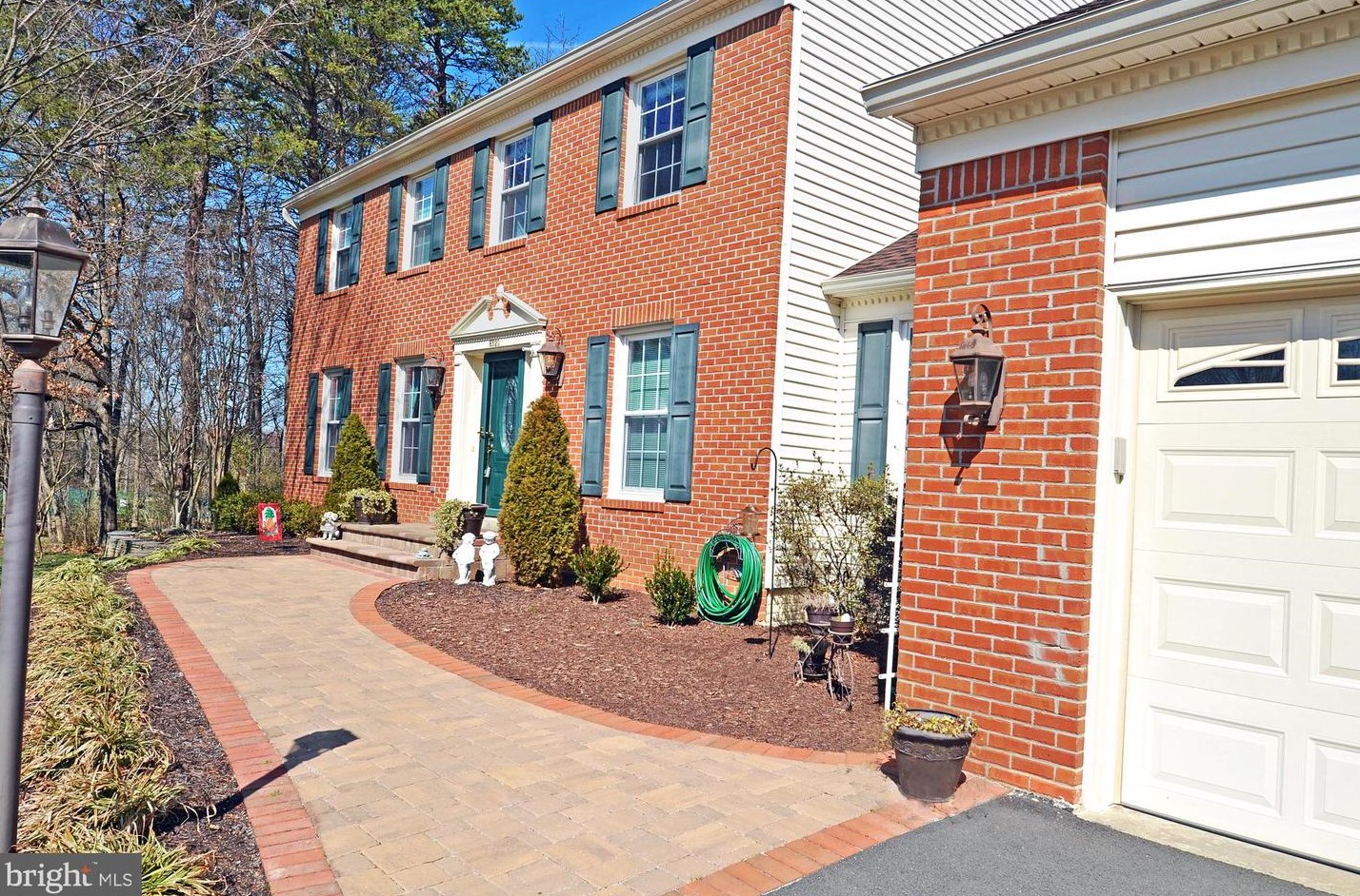 6520 Barnesdale Path, Centreville, VA 20120-3945