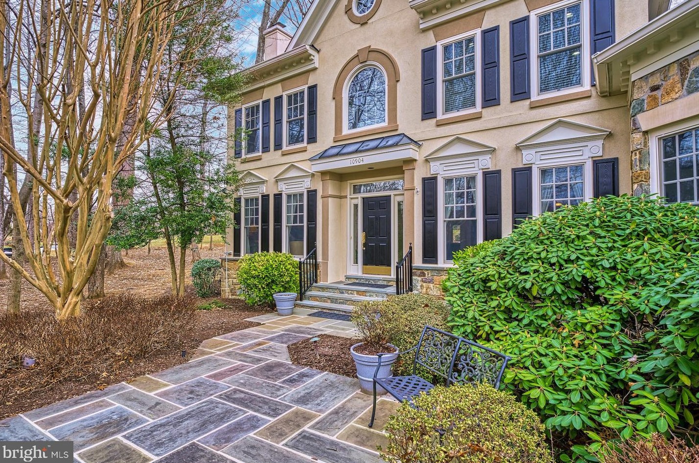10904 Willow Creek Ln, Vienna, VA 22124-1836