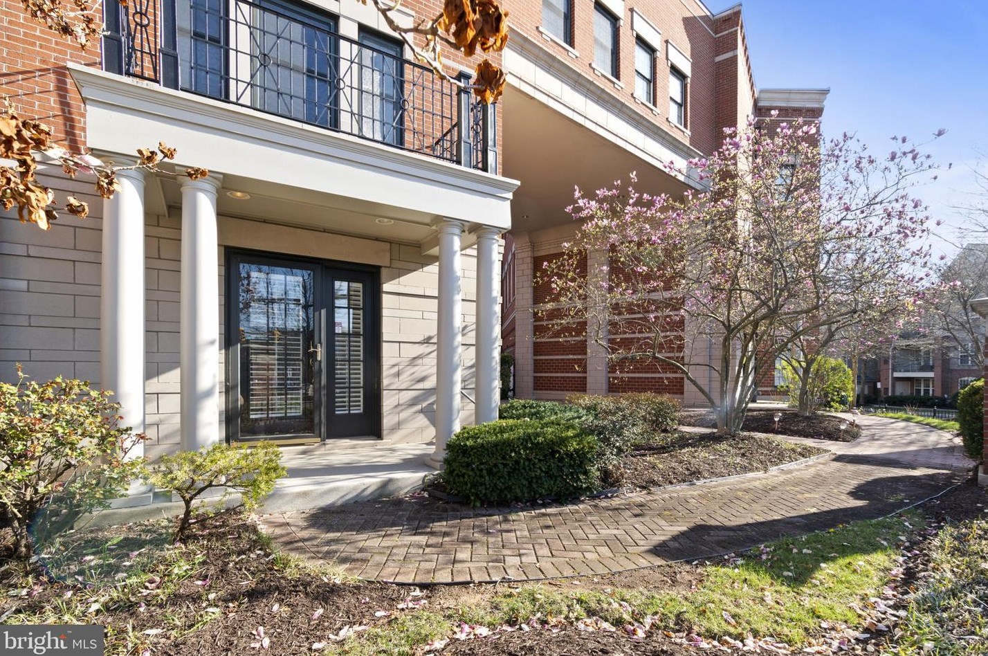 12168 Chancery Station Cir, Herndon, VA 20190