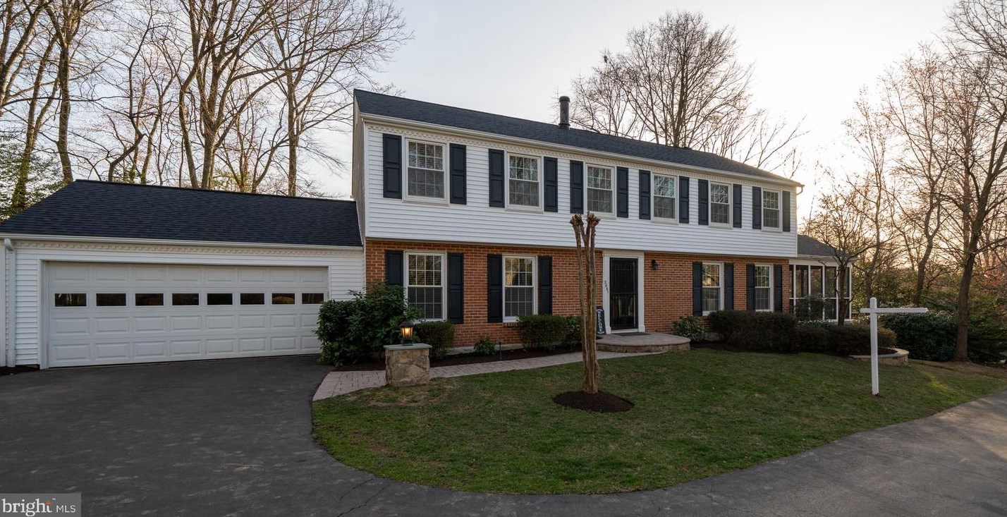 2651 Petersborough St, Herndon, VA 20171