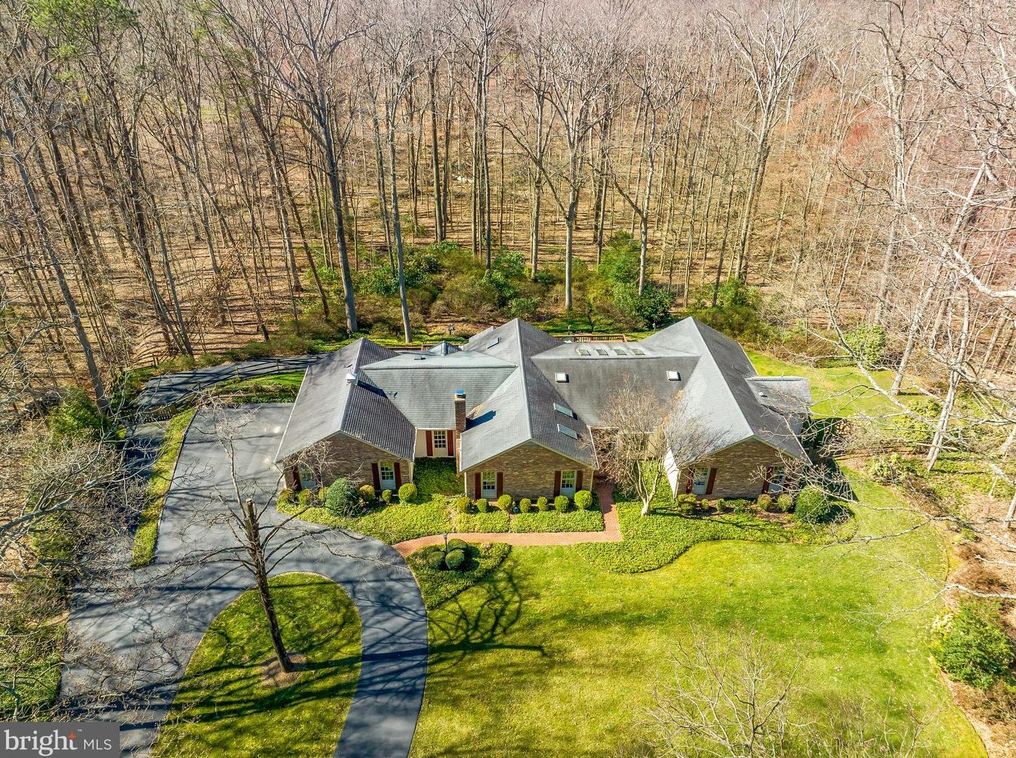 6214 Militia Ct, Fairfax, VA 22039-1325