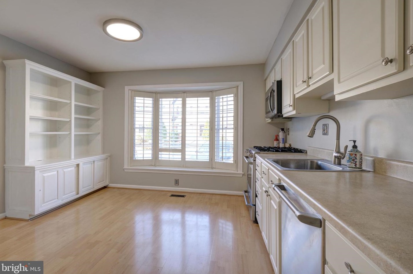 3039 Meeting St, Falls Church, VA 22044