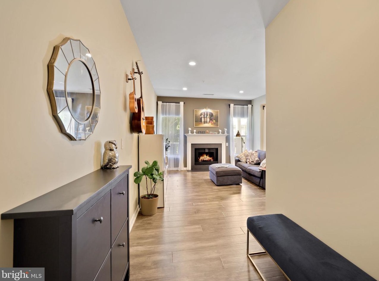 14301 Grape Holly Grv Apt 15, Centreville, VA 20121