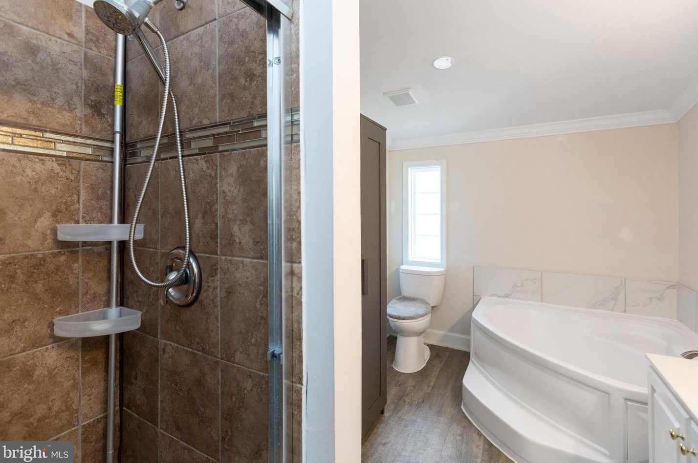 14616 National Dr, Fairfax VA  20151-3949 exterior