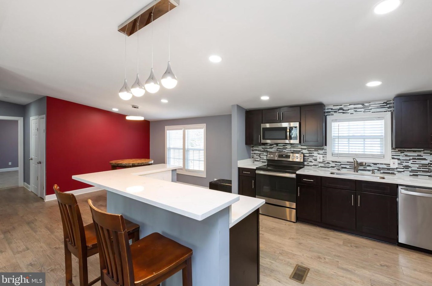 14616 National Dr, Fairfax VA  20151-3949 exterior