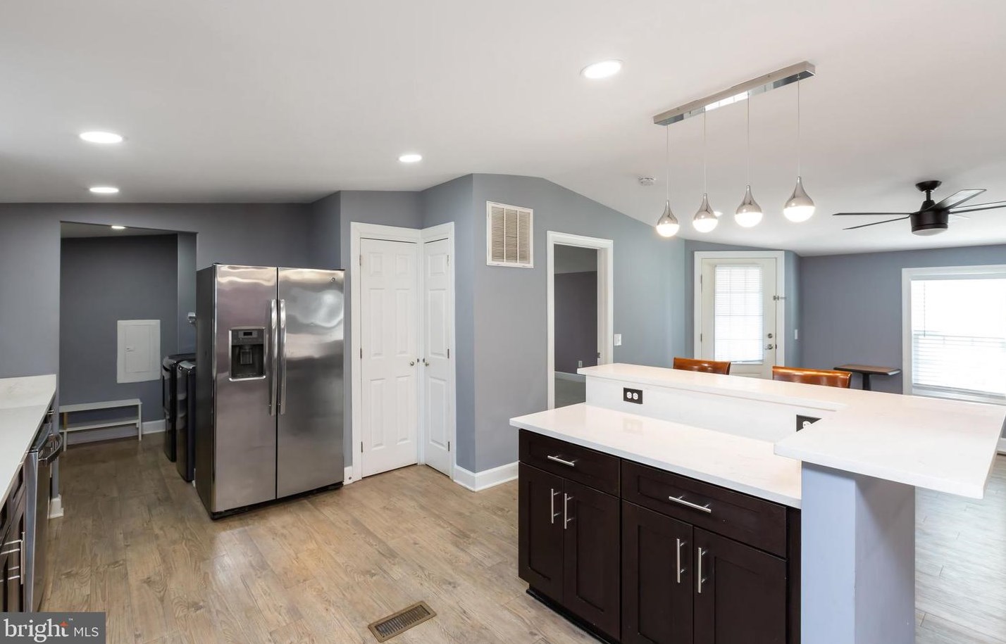 14616 National Dr, Fairfax VA  20151-3949 exterior