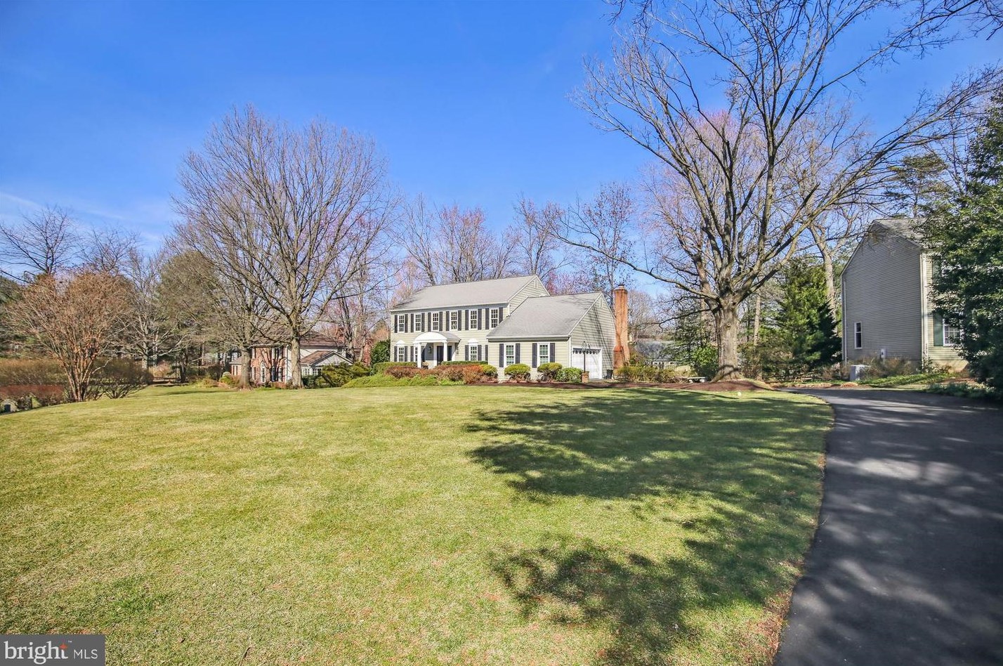 10868 Meadow Pond Ln, Vienna, VA 22124-1446