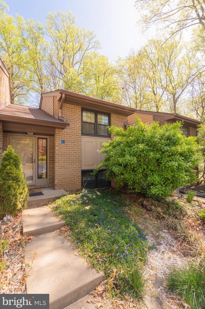2031 Headlands Cir, Herndon, VA 20191