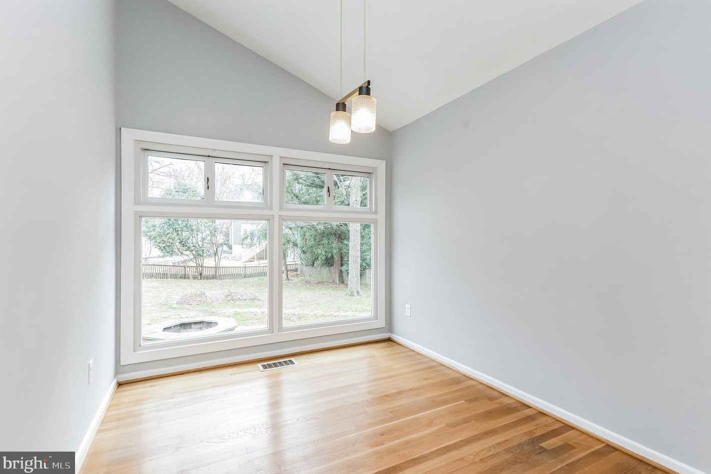 8505 Cottage St, Vienna VA  22180-7036 exterior