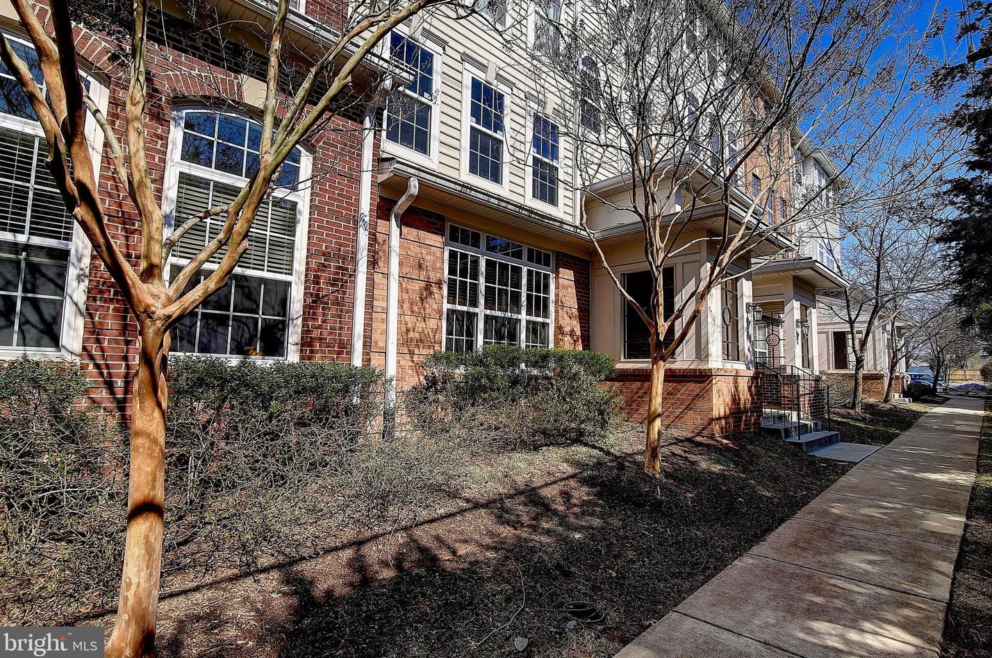 14297 Brushwood Way # 115, Centreville, VA