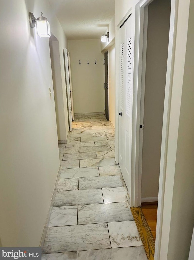 2247 Castle Rock Sq #1b, Herndon, VA