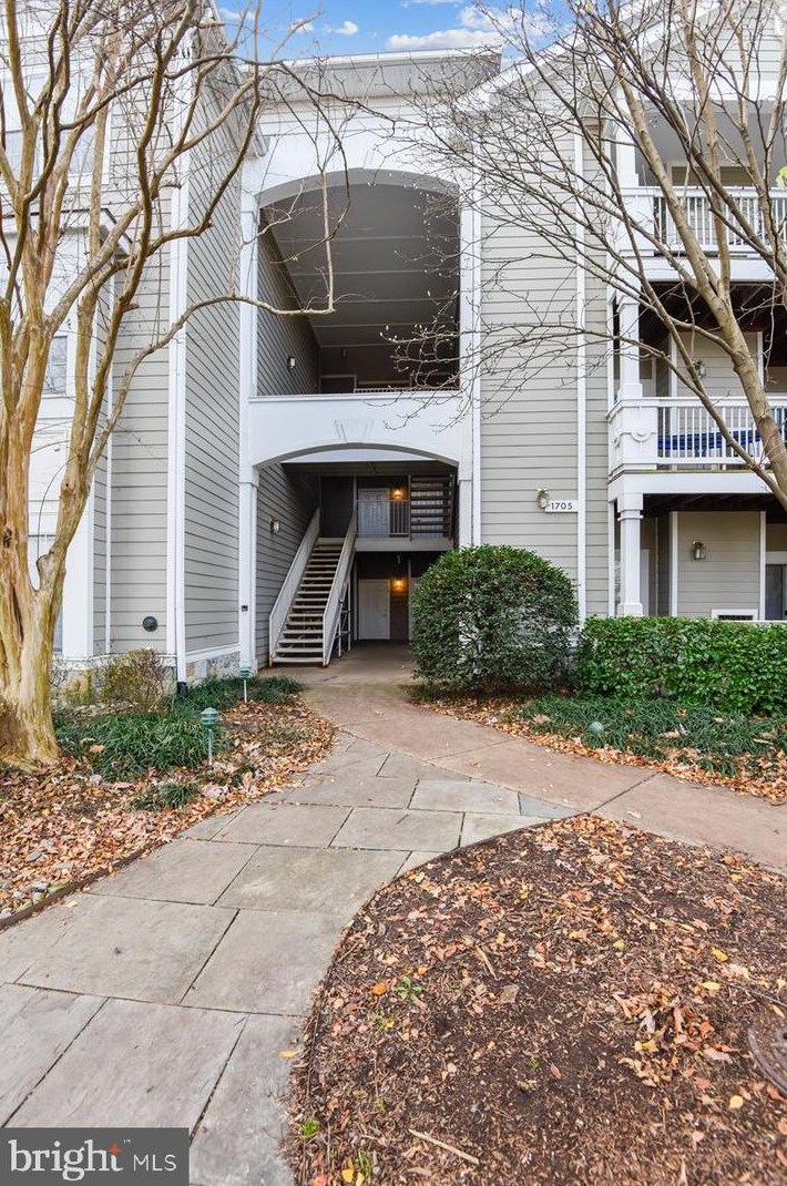 1705 Lake Shore Crest Dr Apt 14, Herndon, VA 20190