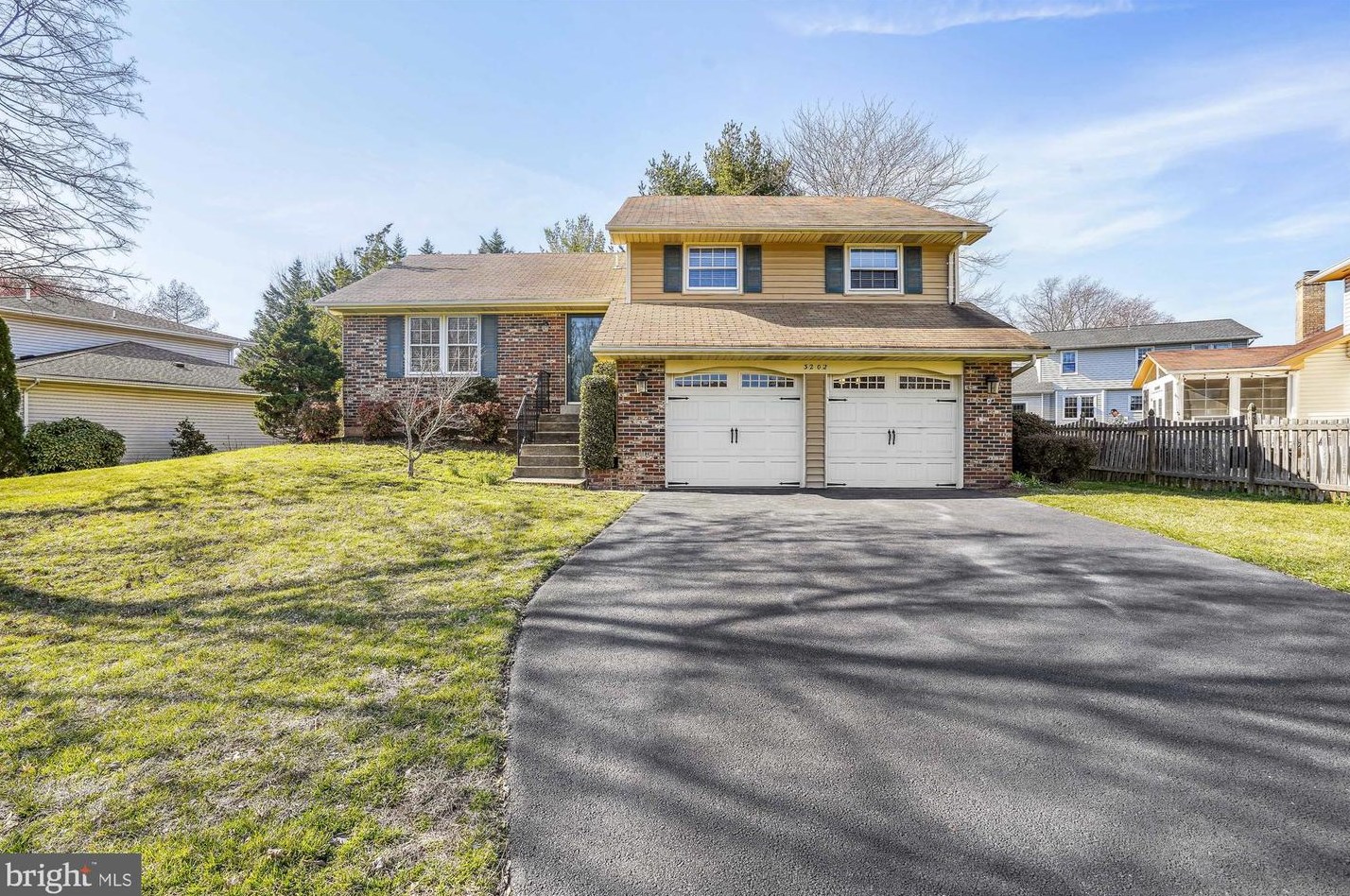 3202 Ravenscraig Ct, Herndon, VA 20171