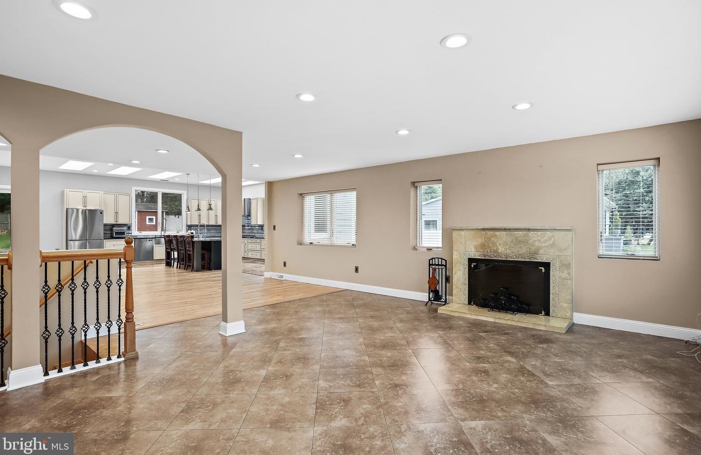 1076 Utterback Store Rd, Great Falls, VA 22066