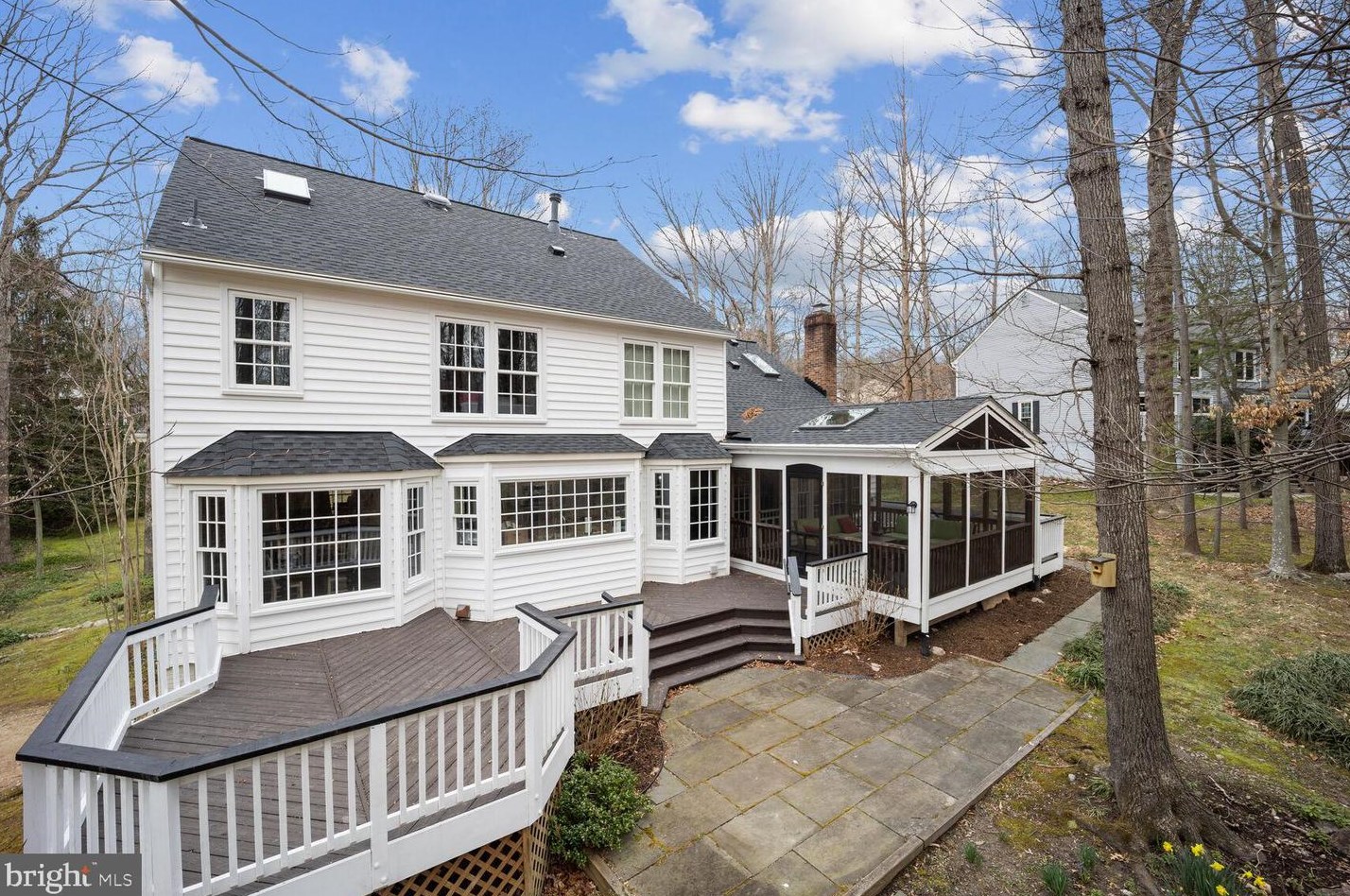 9825 Park Cir, Fairfax, VA 22039-2908