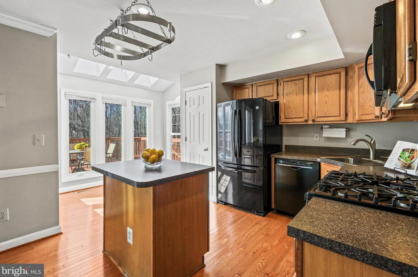 3716 Farmland Dr, Fairfax, VA 22033-1343