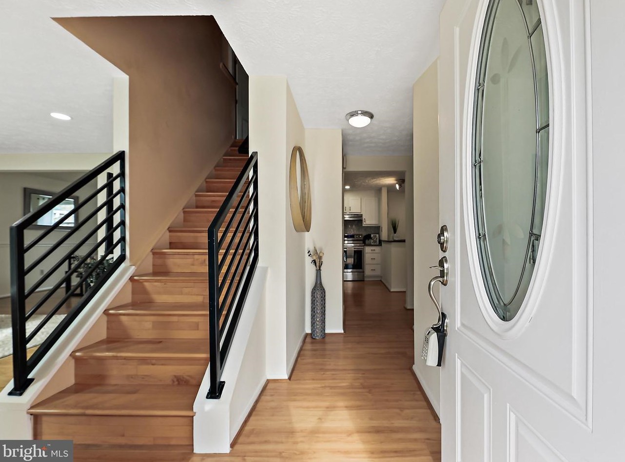 8486 Magic Tree Ct, Springfield, VA 22153-3811