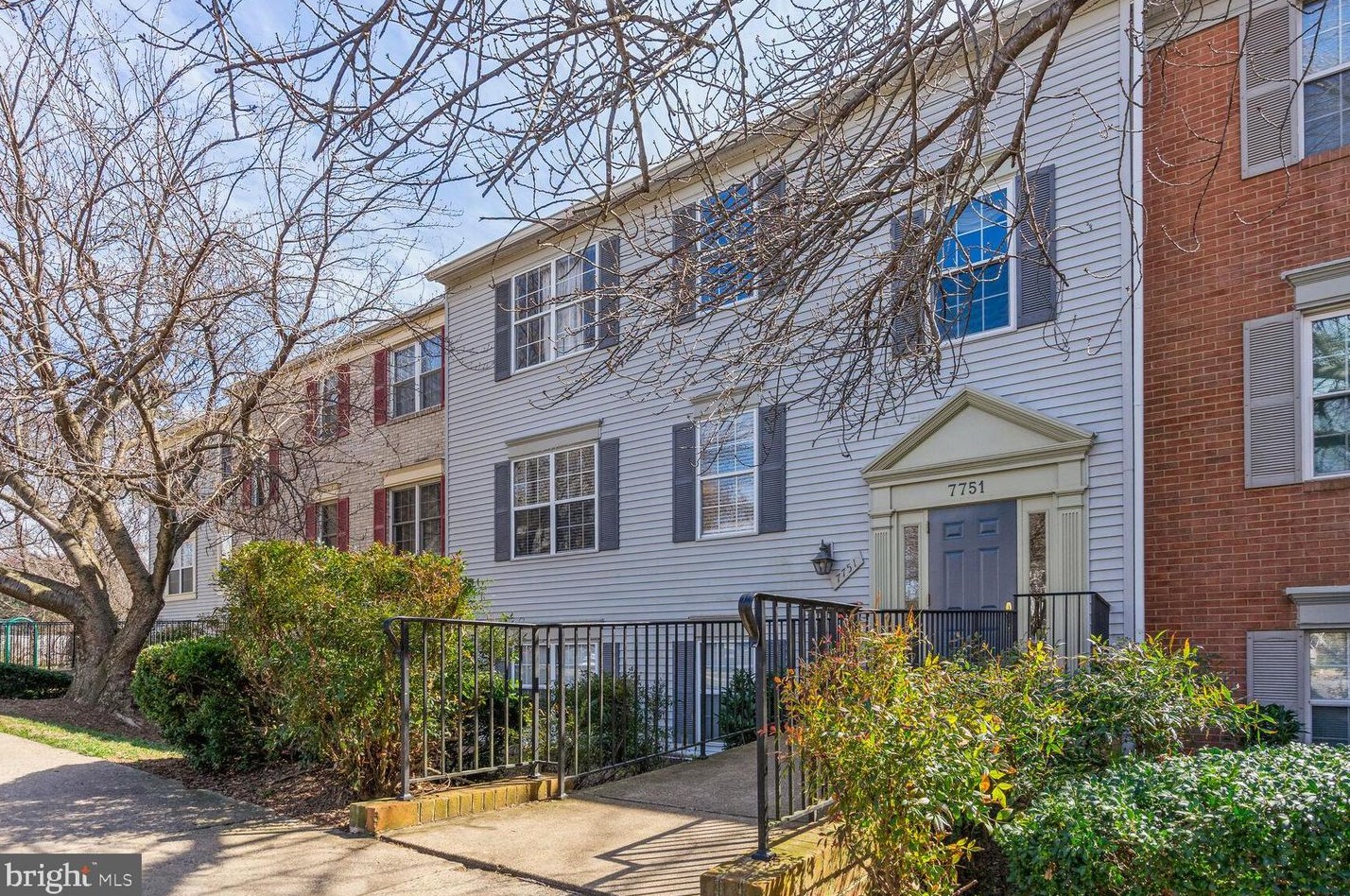 7751 New Providence Dr Apt 74, Falls Church, VA 22042