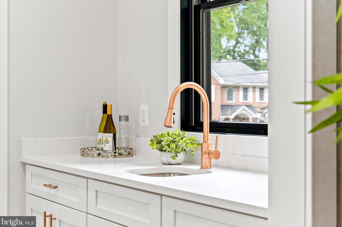 103 Yeonas Dr, Vienna VA  22180-6556 exterior