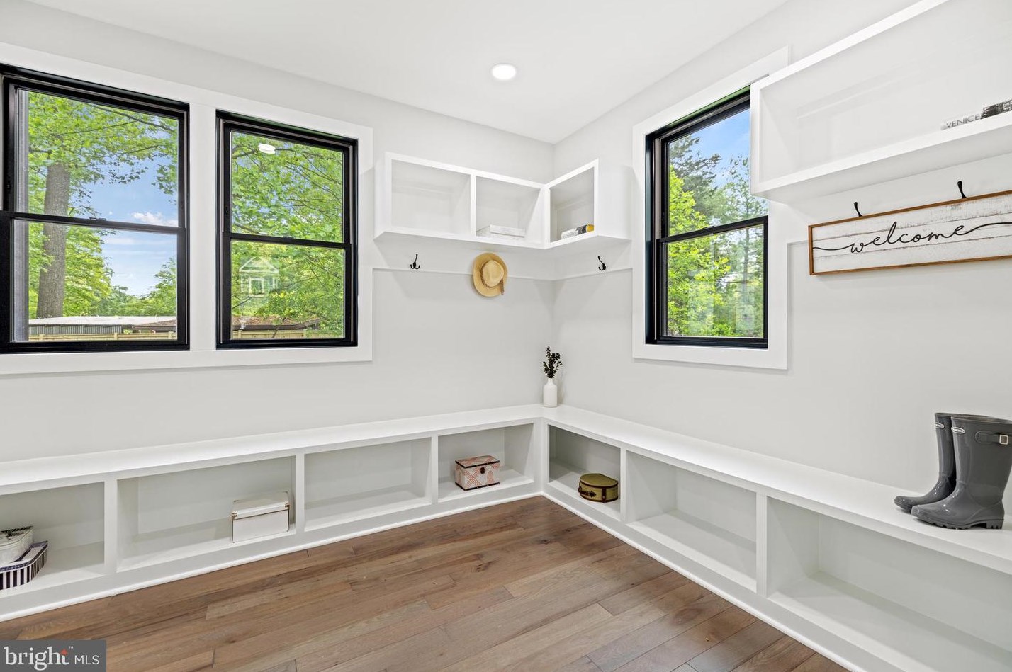 103 Yeonas Dr, Vienna VA  22180-6556 exterior