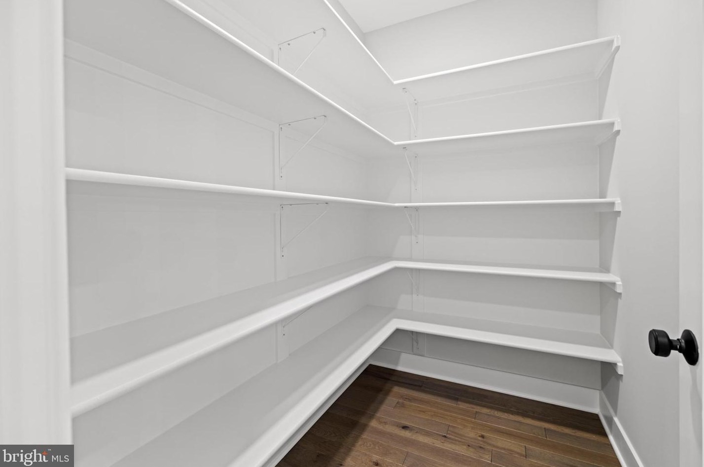 103 Yeonas Dr, Vienna VA  22180-6556 exterior