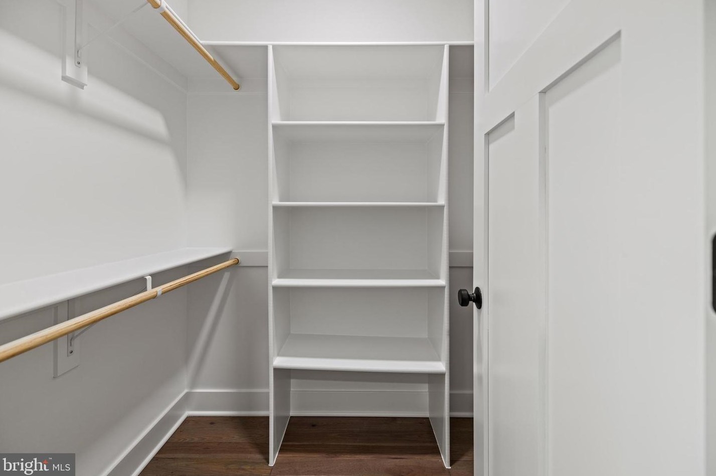 103 Yeonas Dr, Vienna VA  22180-6556 exterior