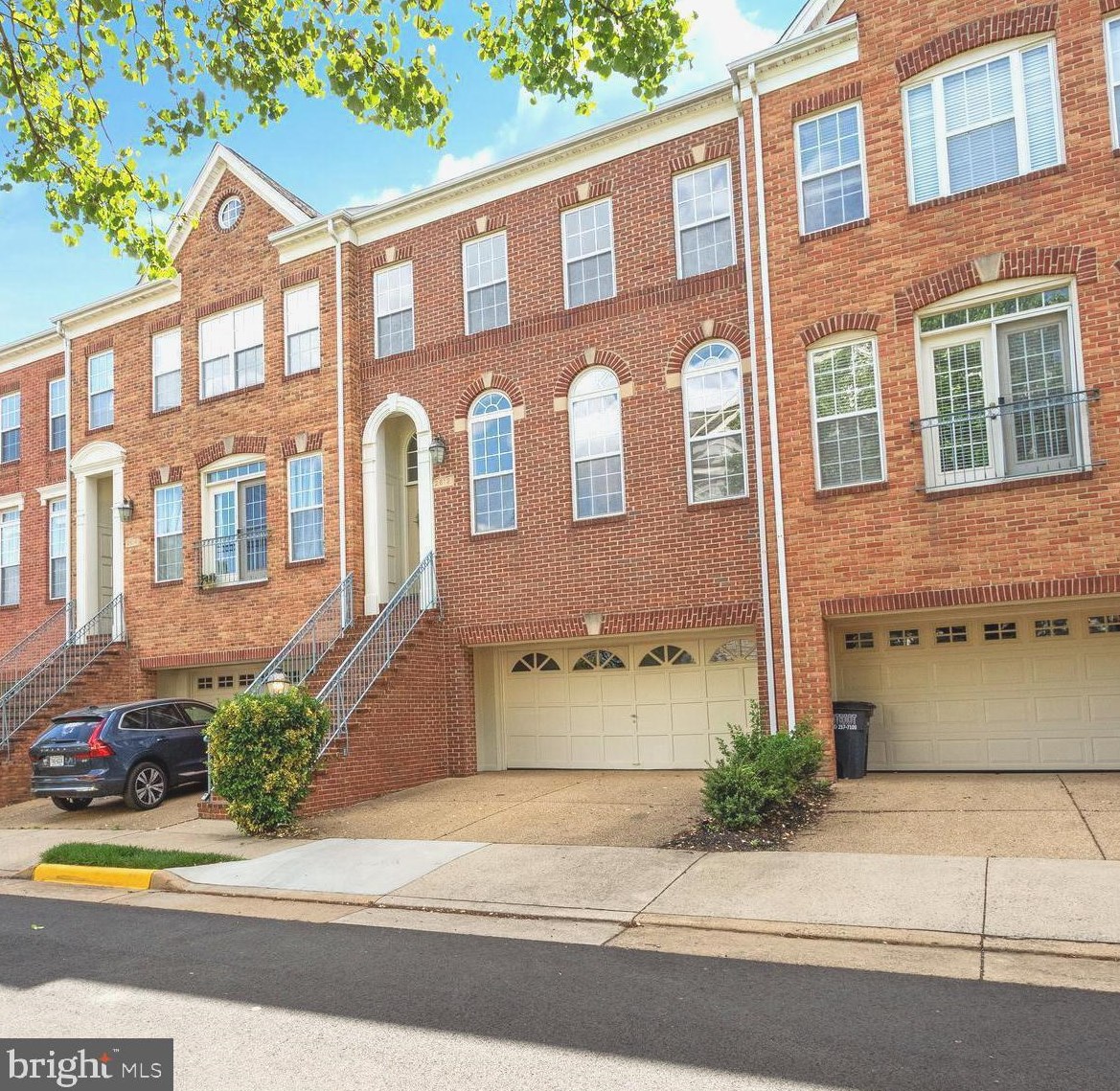 2812 Claudia Ct, Vienna, VA 22180