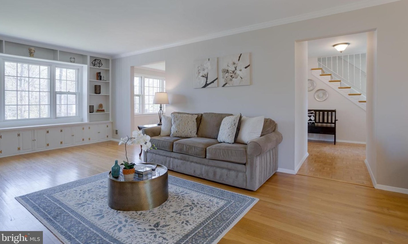 4627 Tara Dr, Fairfax, VA 22032-2036