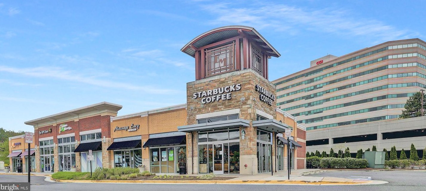 4490 Market Commons Dr, Fairfax VA  22033-6045 exterior