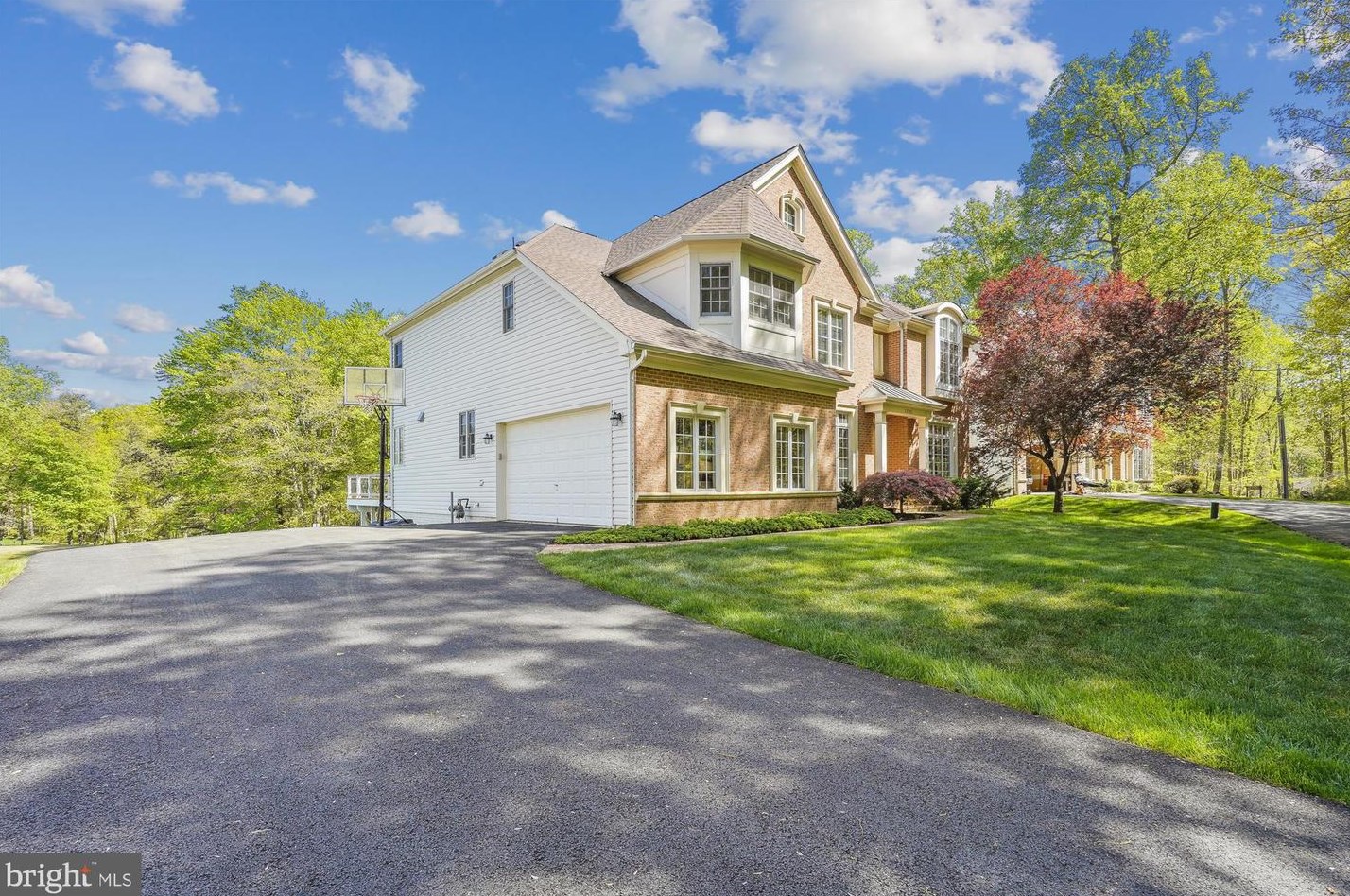 13781 Henry Pond Ct, Fairfax, VA 20151-2351