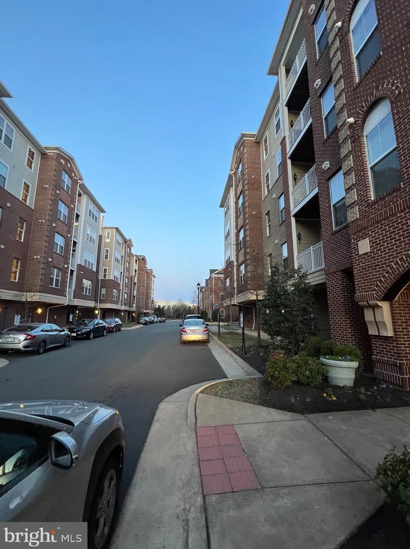 13723 Neil Armstrong Ave #207, Herndon, VA 20171