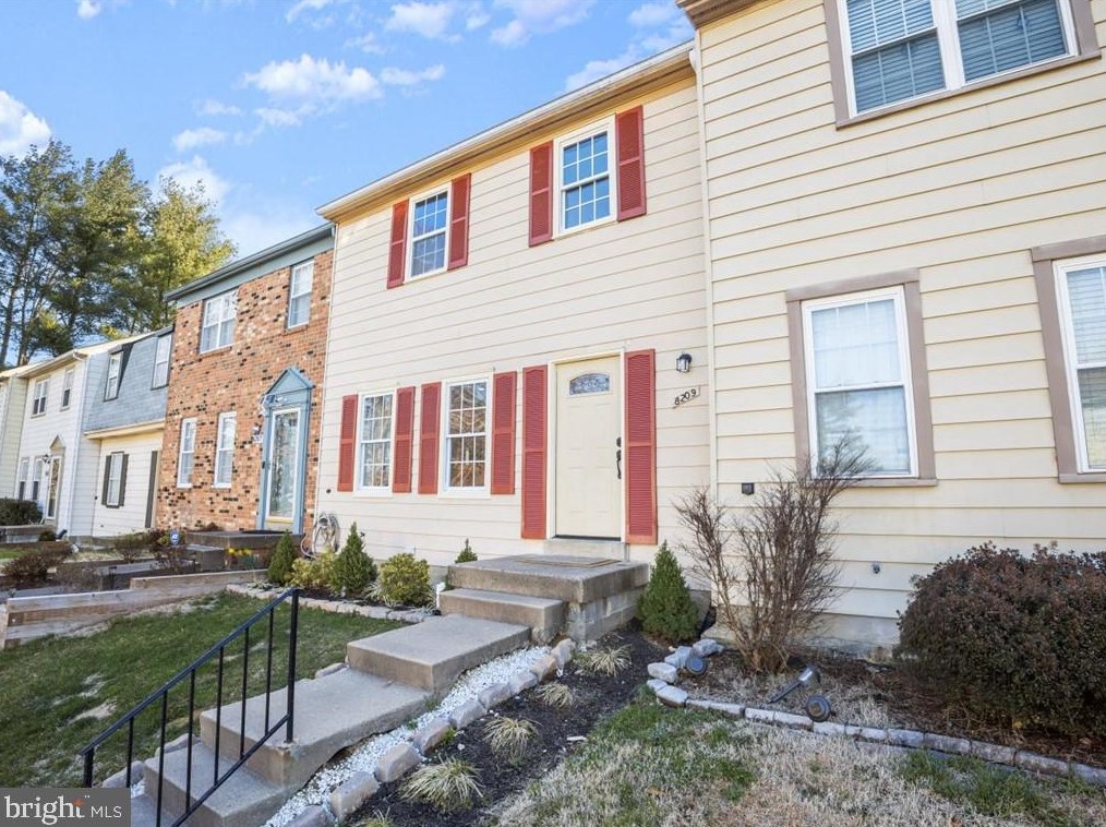 8209 Stationhouse Ct, Lorton, VA 22079