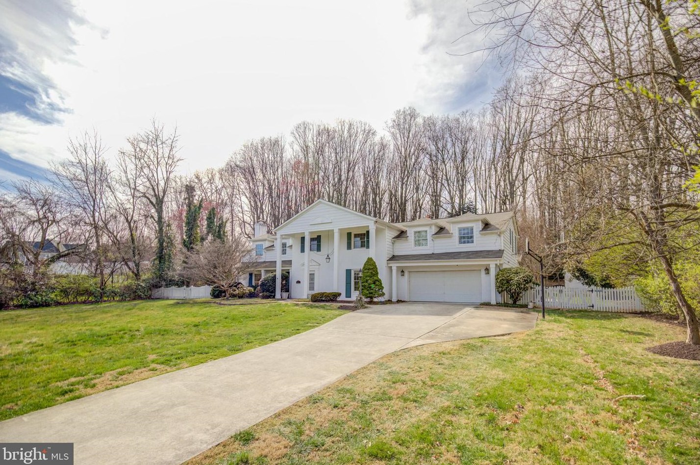 2054 Carrhill Rd, Vienna, VA 22181-2919