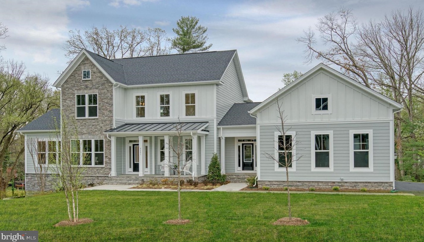 8601 Forest St, Annandale, VA 22003