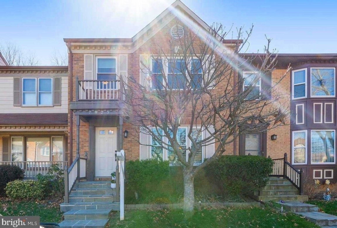 7925 Yancey Dr, Falls Church, VA 22042